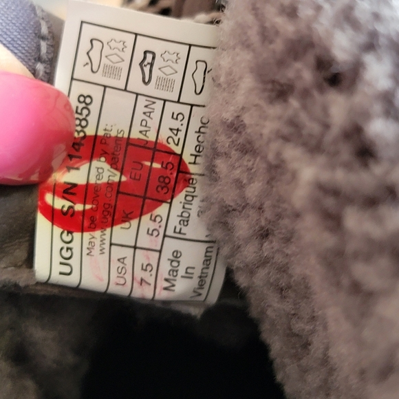 UGG Ashton Addie Tipped Waterproof Boot - Picture 8 of 10